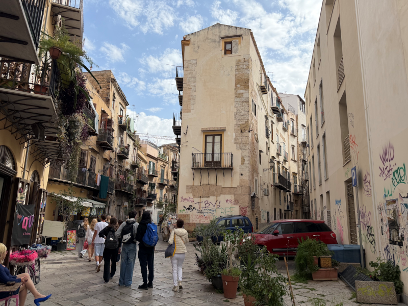 Enge Stra&szlig;e in Palermo